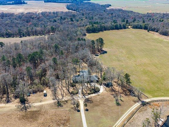 2nd image of 146 Mooring Rd