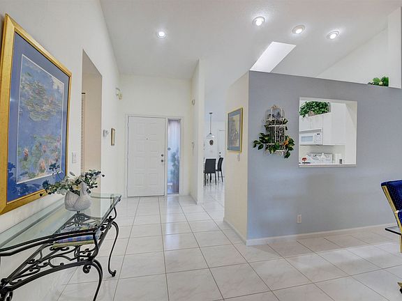 2nd image of 5771 Royal Lake Cir