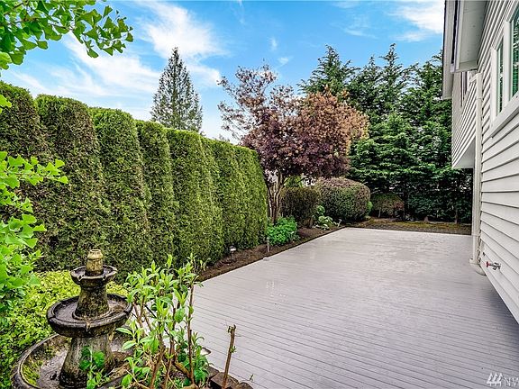 Large secluded deck! 