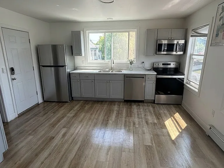 114 Sawyer St #4 — Photo 3