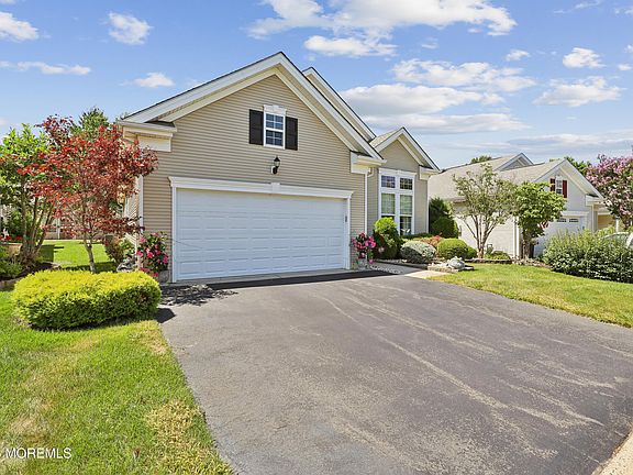 2nd image of 487 Huntington Drive