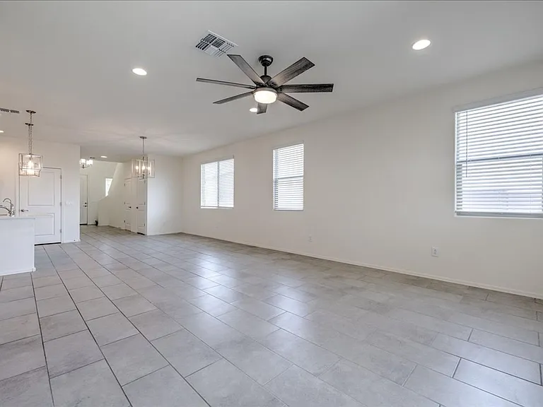 11328 S Weismann Dr — Photo 5