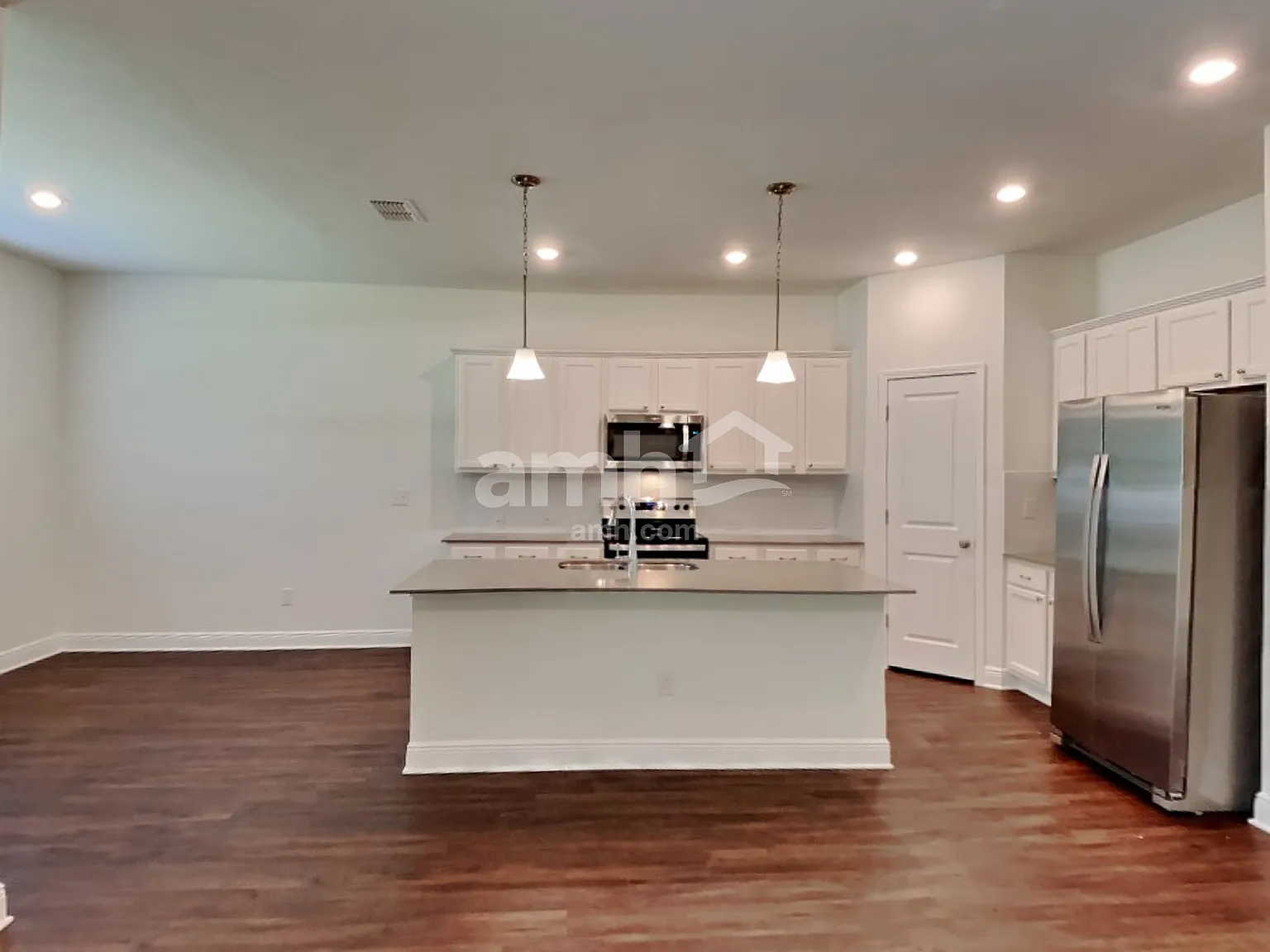 4 bed, 3.0 bath, 2245 sqft, $2,910 — Photo 3