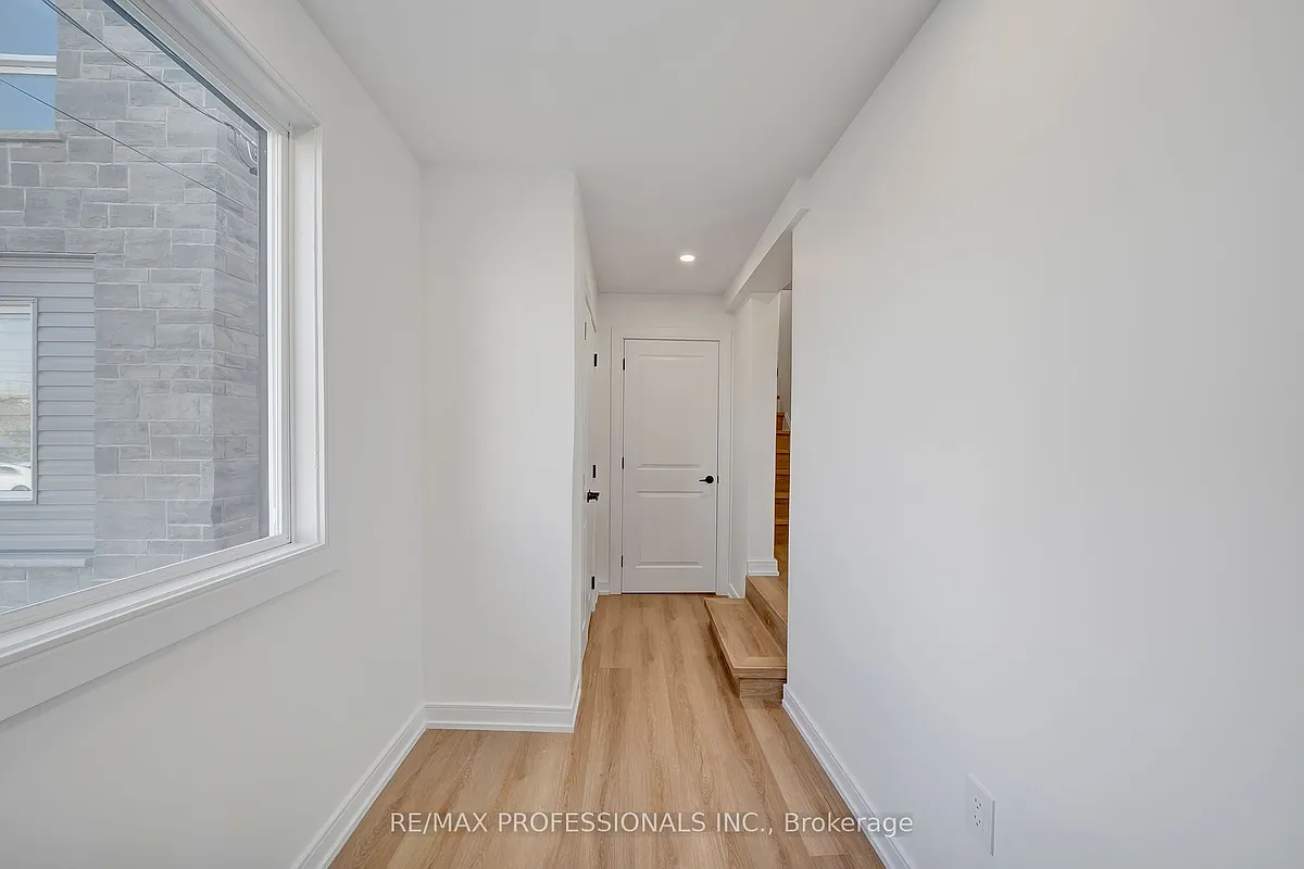 Building Photo - 27 Oakdale Ave #A