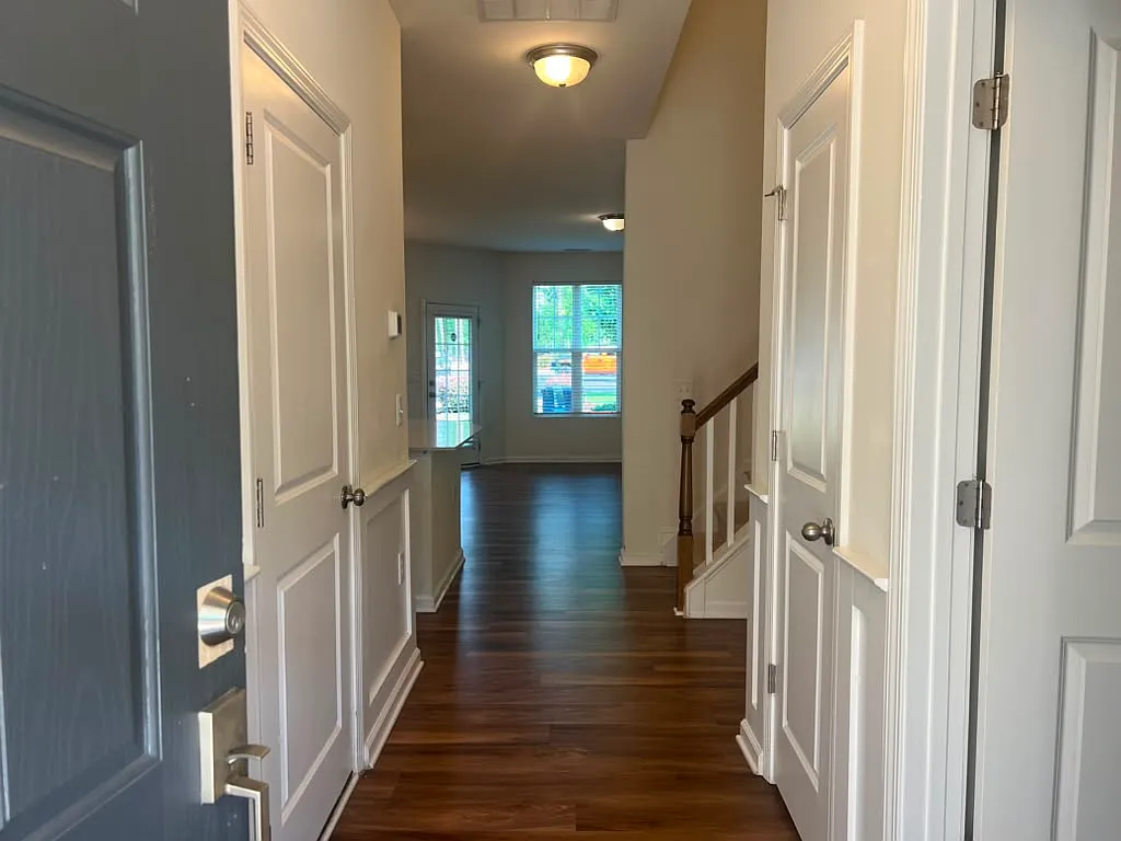 3 bed, 2.5 bath, 1745 sqft, $1,895 — Photo 4
