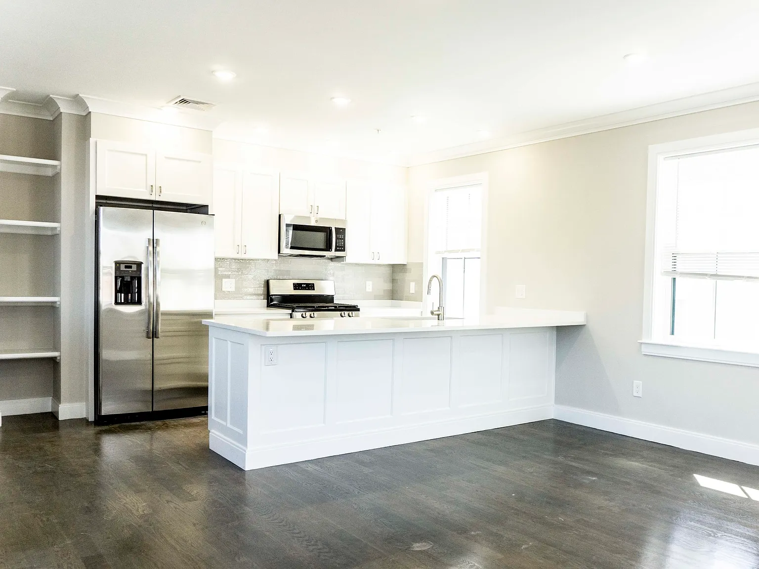 3 bed, 2.5 bath, 1500 sqft, $5,650 — Photo 2