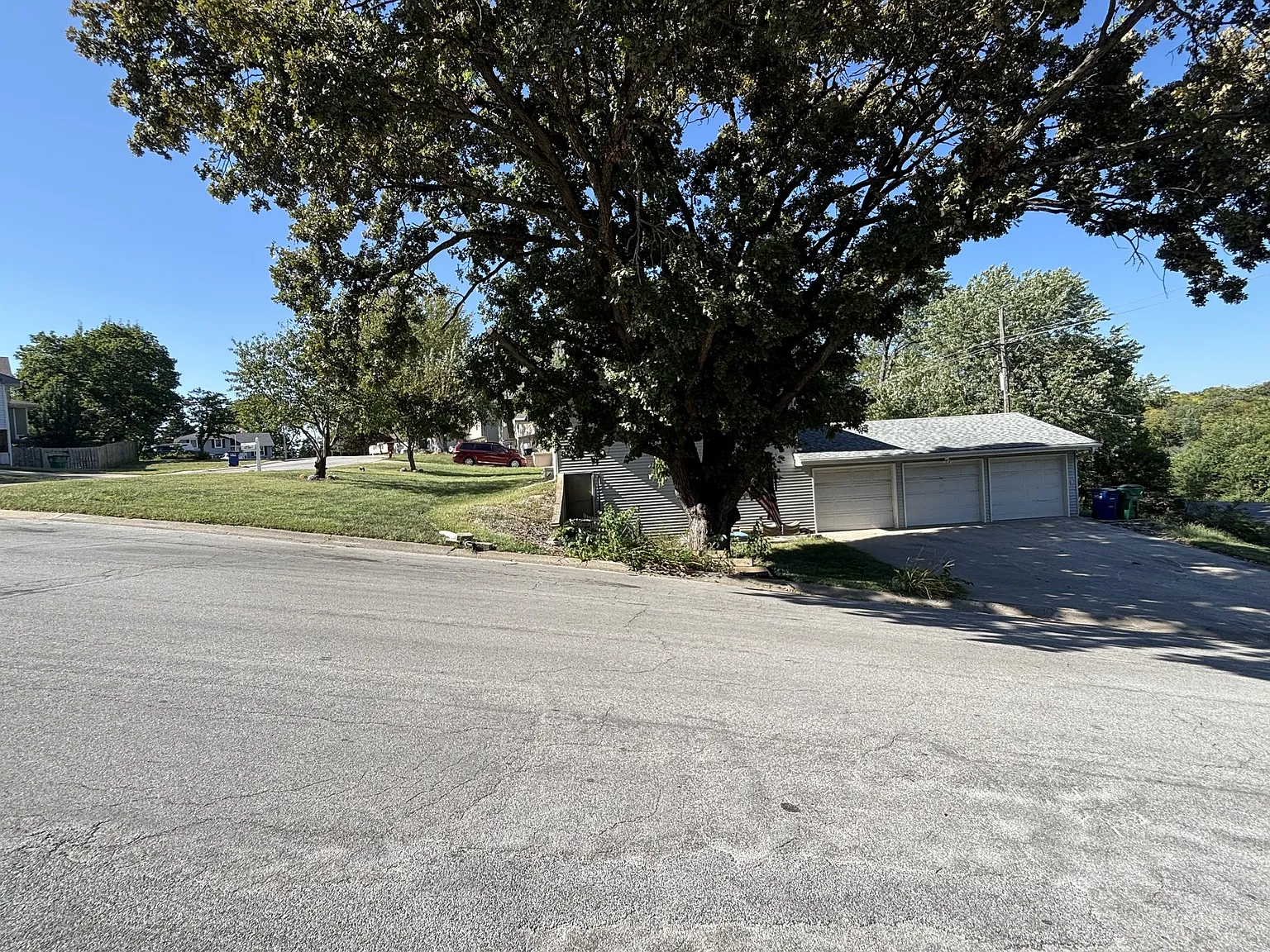 3 bed, 1800 sqft, $2,700 — Photo 3