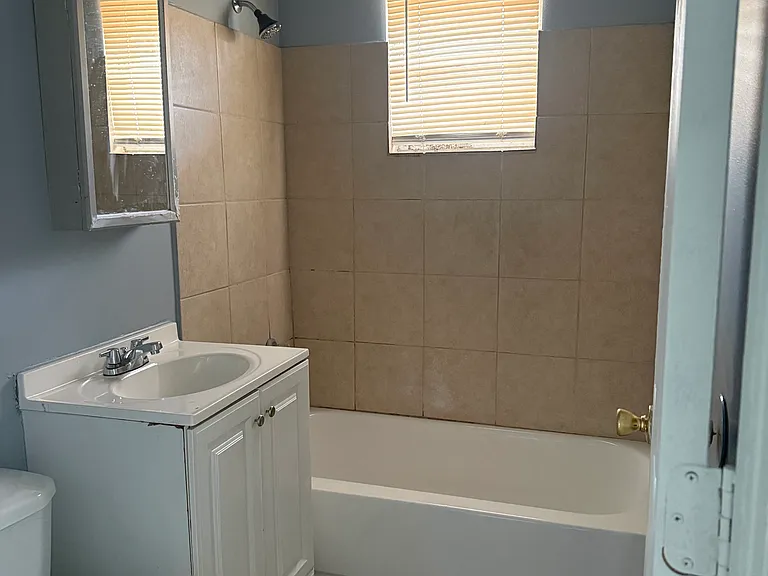 4437 Shalimar Dr — Photo 2