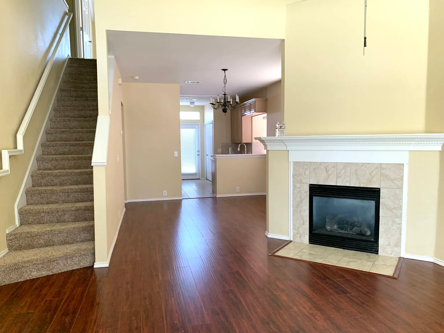 4 bed, 1901 sqft, $2,350 — Photo 3