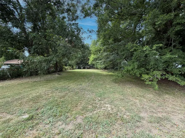 124 E Crockett St, De Kalb, TX 75559