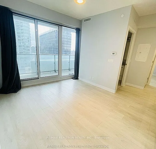 2221 Yonge St #1007 — Photo 3