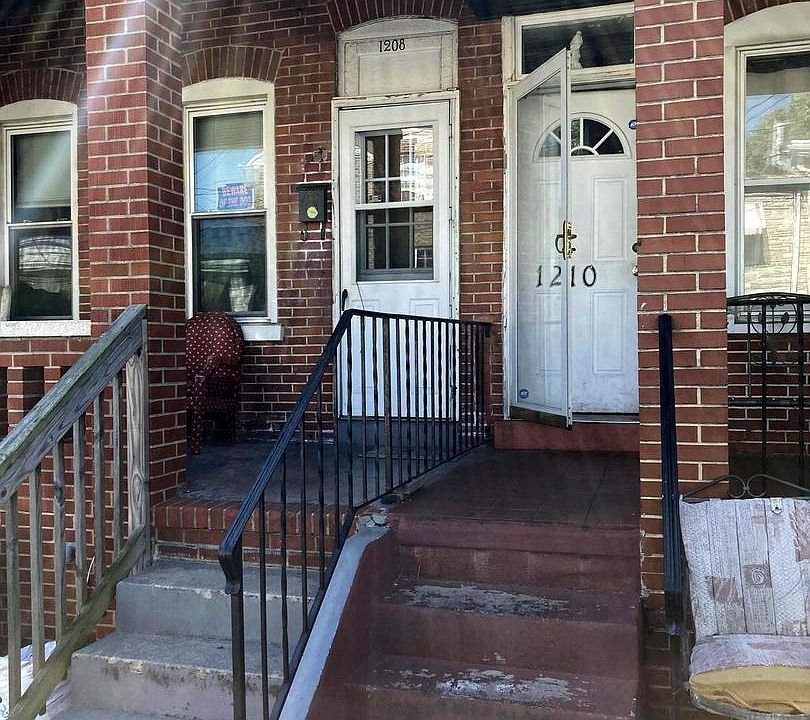 1st image of 1210 Oak St