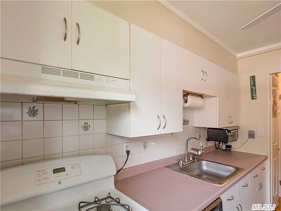 5th image of 4 W Mill Dr APT 1B