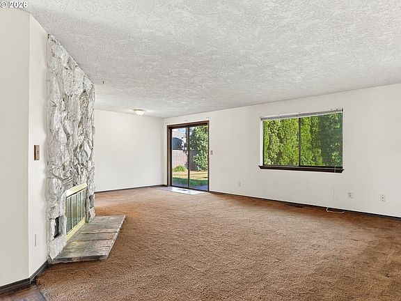 5th image of 205 E Foothills Dr