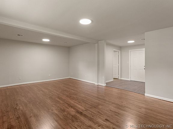 5th image of 107 W 7th St
