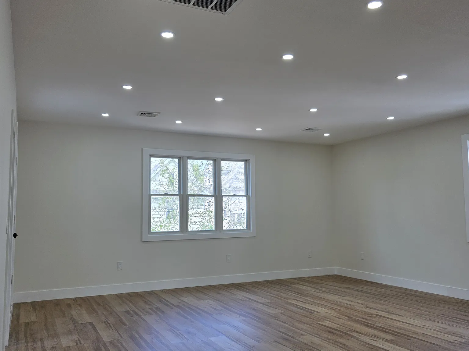 3 bed, 1500 sqft, $4,300 — Photo 4