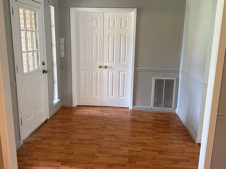 403 Brandywyne Dr — Photo 2