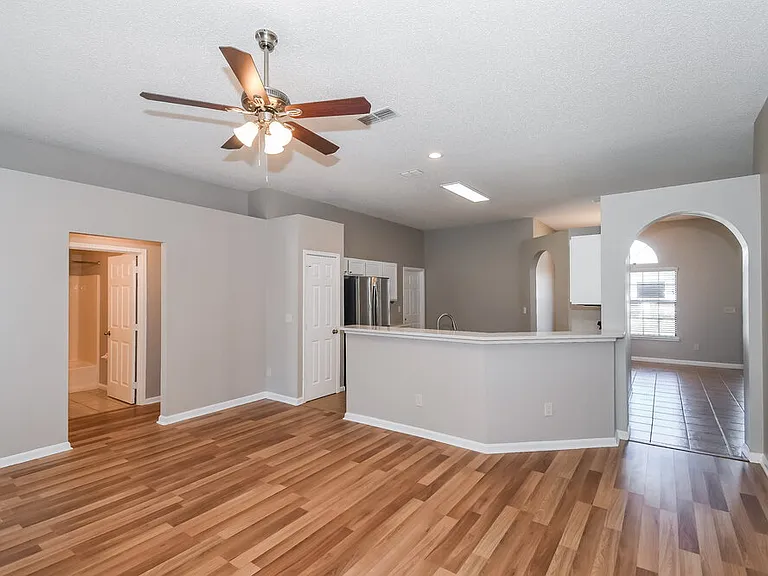 13146 Staffordshire Dr S — Photo 4