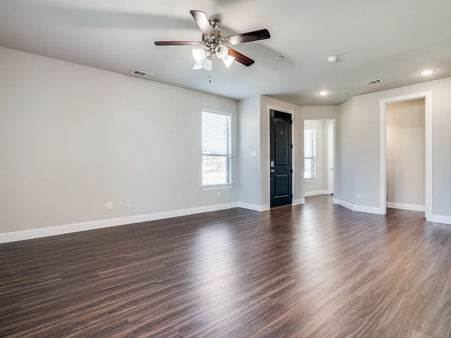 3 bed, 1979 sqft, $2,800 — Photo 4