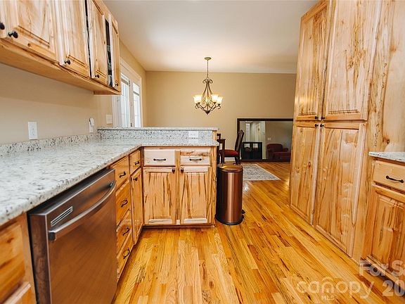 5th image of 160 Winsome Forest Dr