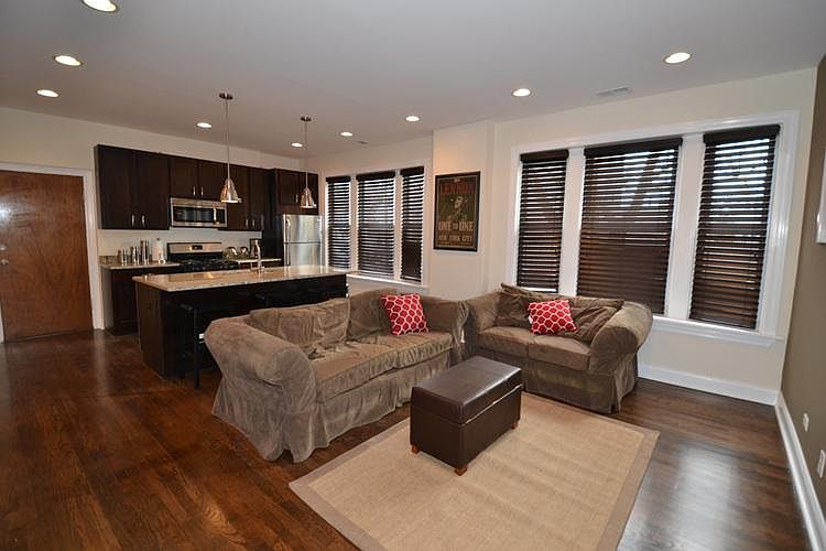 1st image of 2506-08 W Argyle St #2