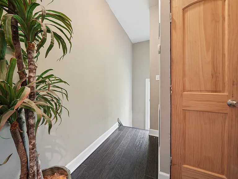5647 Vernon Ave — Photo 23