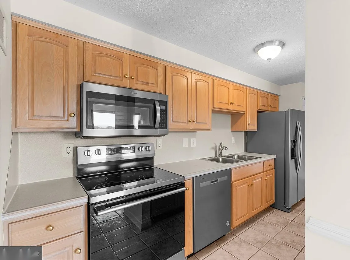 2 bed, 900 sqft, $1,900 — Photo 3