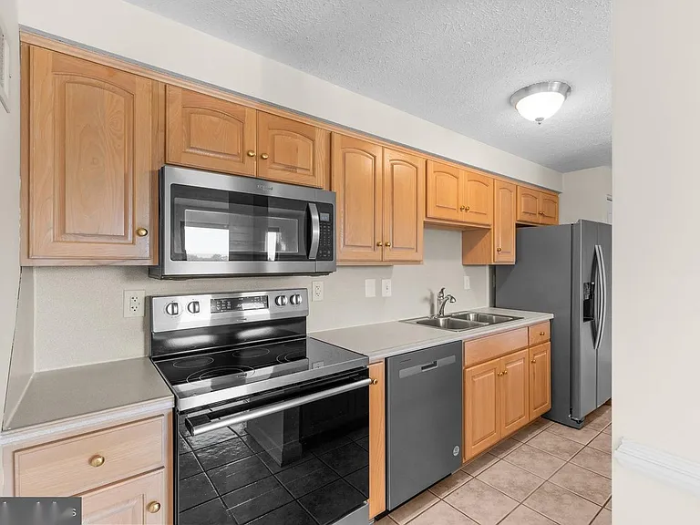701 Heather Ridge Dr #J — Photo 3