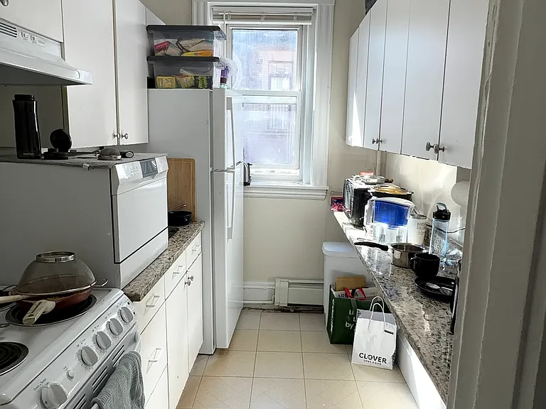 211 Winthrop Rd #2-21 — Photo 5