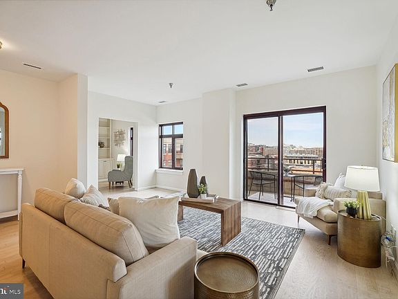 4th image of 2400 Clarendon Blvd #Penthouse 04