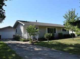 1113 Grant St, Charlevoix, MI 49720