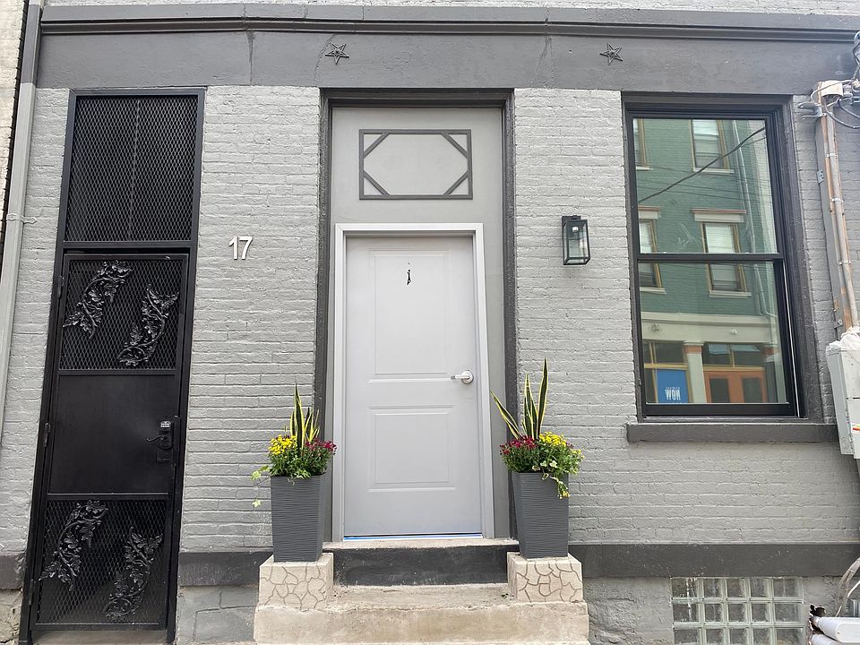 1st image of 17 E 15th St