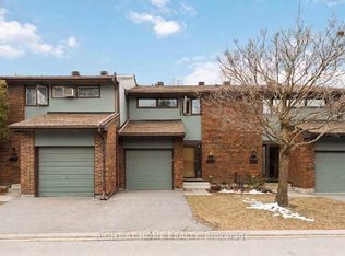 4 Chisholm Ct, Ottawa, ON K2K 1E2