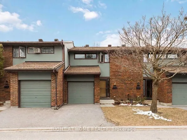 4 Chisholm Ct, Ottawa, ON K2K 1E2