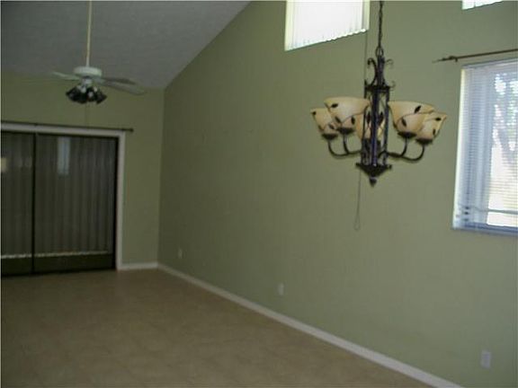 4th image of 1571 SW Crossings Cir
