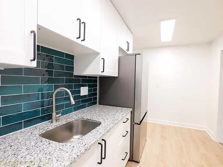 8712 Plymouth St — Photo 1