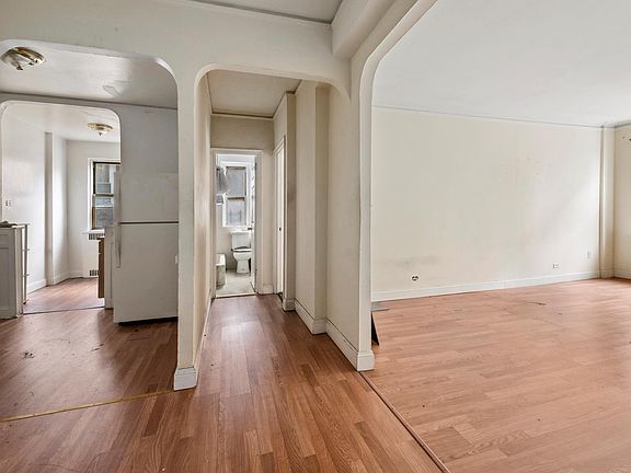 3rd image of 4026 Carpenter Ave