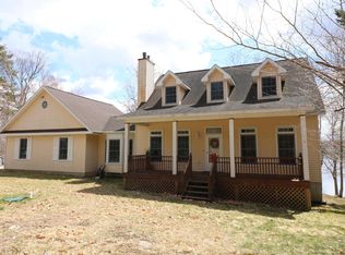 1018 Minnow Ln, Gouldsboro, PA 18424