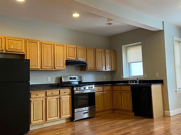 5th image of 1030 Van Dyke St APT 2