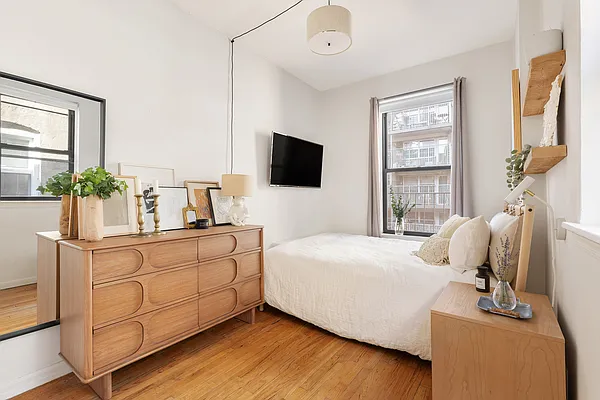 Sold by Compass | media 7