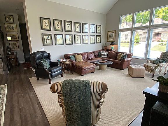5th image of 154 Pointe Oakwood Way