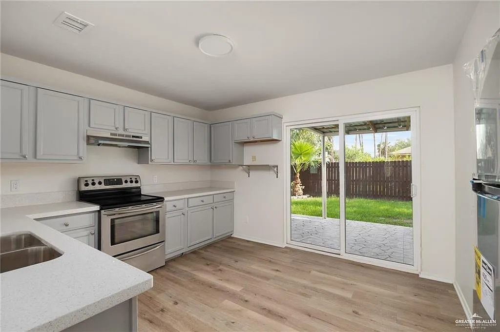 3 bed, 2.0 bath, 1239 sqft, $1,620 — Photo 2