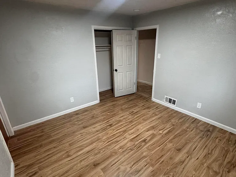 1205 Valencia Dr NE — Photo 16