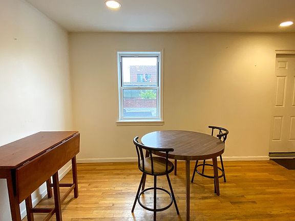 5th image of 3011 31st Ave APT 2R