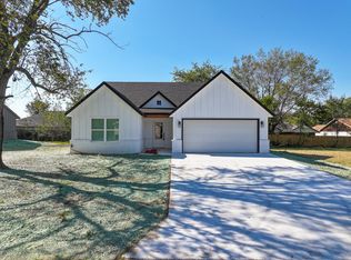 104 Zachary Dr, Grove, OK 74344