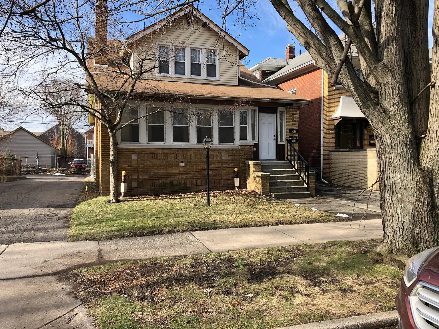 1011 Beaconsfield Ave photo 1