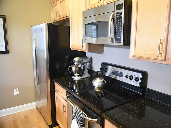4th image of 450 E Ohio St APT 313