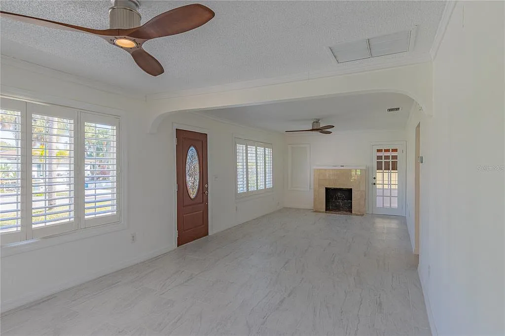 3 bed, 6.0 bath, 1783 sqft, $3,600 — Photo 4