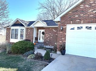 1308 Apple Blossom Ln, Washington, MO 63090