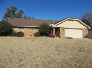 206 Brookpark Ln, Chickasha, OK 73018